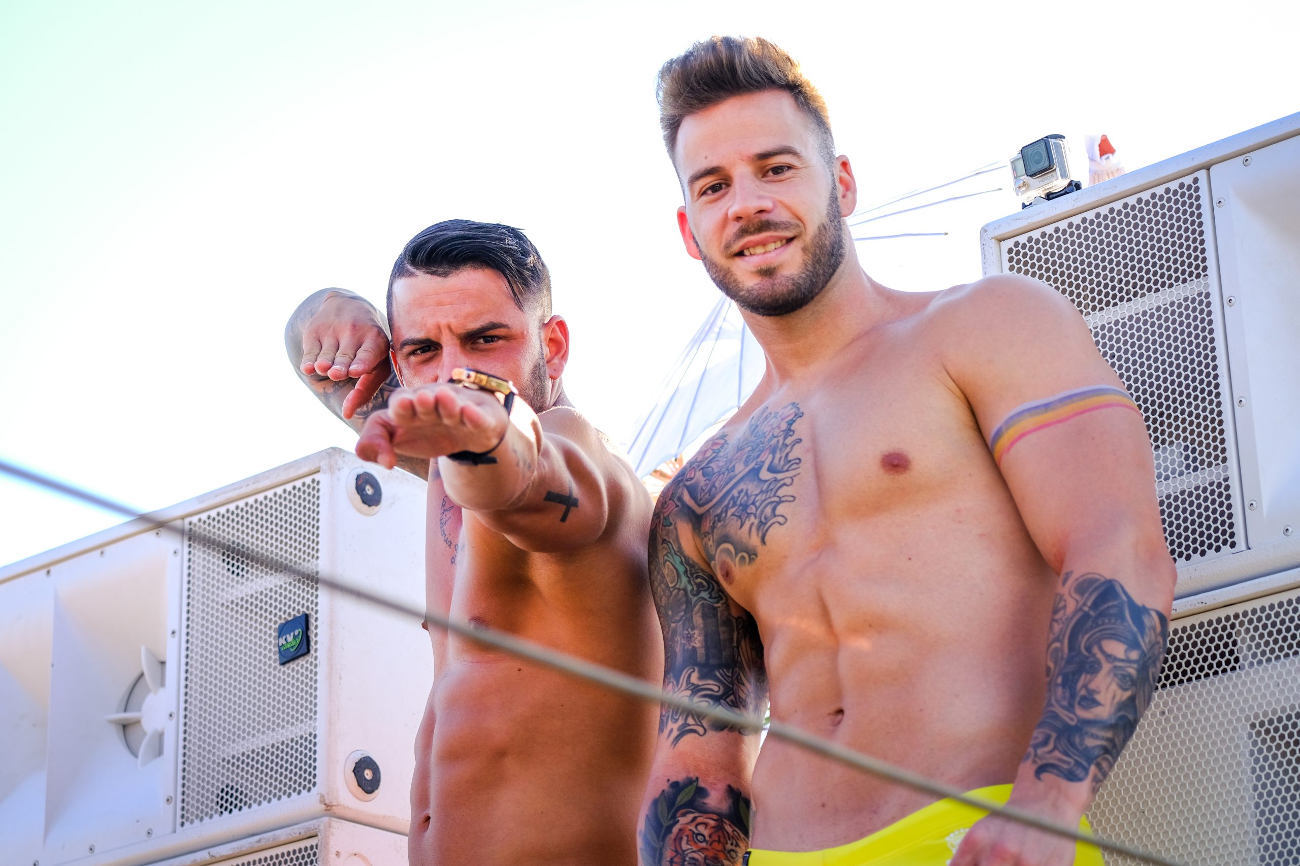 Marcha Ibiza Gay Pride. Tercera edición de este evento reivindicativo por los derechos del colectivo LGTB. Los participantes han recorrido las principales calles de la ciudad en un ambiente festivo a la par que reivindicativo portando una pancarta en la que se leía el lema del certamen de este año: ‘Ama y respeta’. La marcha se ha iniciado en la Cofradía de Pescadores del puerto de Ibiza para finalizar en un escenario situado en el martillo, en el monumento de los Corsarios del barrio de la Marina. Aquí el director del festival y presidente de la Asociación LGTB de Ibiza, Antonio Balibrea, y la vicepresidenta del Consell de Ibiza, Marta Díaz, han leído el manifiesto.