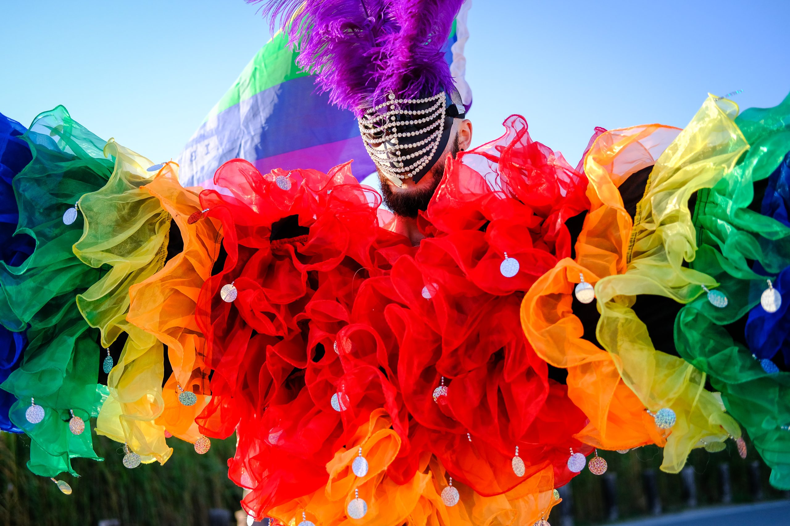 Marcha Ibiza Gay Pride. Tercera edición de este evento reivindicativo por los derechos del colectivo LGTB. Los participantes han recorrido las principales calles de la ciudad en un ambiente festivo a la par que reivindicativo portando una pancarta en la que se leía el lema del certamen de este año: ‘Ama y respeta’. La marcha se ha iniciado en la Cofradía de Pescadores del puerto de Ibiza para finalizar en un escenario situado en el martillo, en el monumento de los Corsarios del barrio de la Marina. Aquí el director del festival y presidente de la Asociación LGTB de Ibiza, Antonio Balibrea, y la vicepresidenta del Consell de Ibiza, Marta Díaz, han leído el manifiesto.