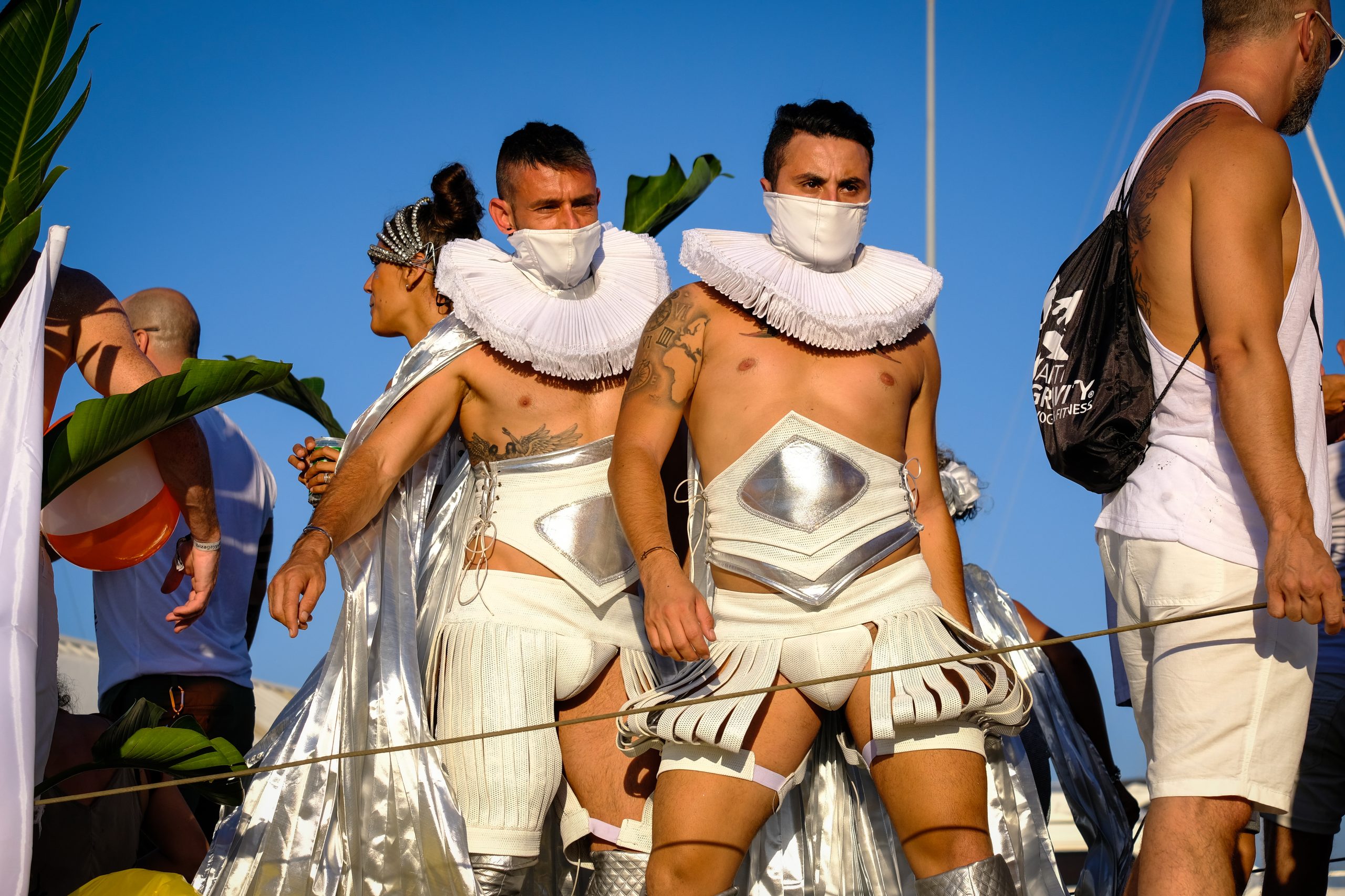Marcha Ibiza Gay Pride. Tercera edición de este evento reivindicativo por los derechos del colectivo LGTB. Los participantes han recorrido las principales calles de la ciudad en un ambiente festivo a la par que reivindicativo portando una pancarta en la que se leía el lema del certamen de este año: ‘Ama y respeta’. La marcha se ha iniciado en la Cofradía de Pescadores del puerto de Ibiza para finalizar en un escenario situado en el martillo, en el monumento de los Corsarios del barrio de la Marina. Aquí el director del festival y presidente de la Asociación LGTB de Ibiza, Antonio Balibrea, y la vicepresidenta del Consell de Ibiza, Marta Díaz, han leído el manifiesto.