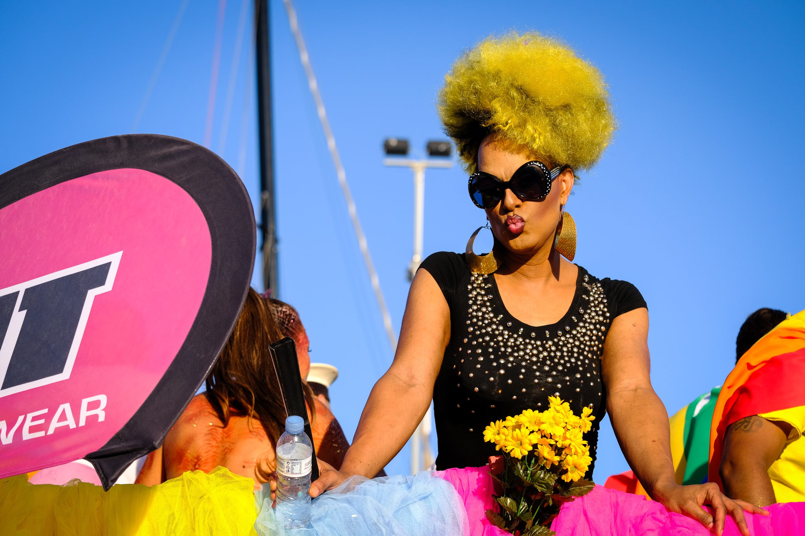 Marcha Ibiza Gay Pride. Tercera edición de este evento reivindicativo por los derechos del colectivo LGTB. Los participantes han recorrido las principales calles de la ciudad en un ambiente festivo a la par que reivindicativo portando una pancarta en la que se leía el lema del certamen de este año: ‘Ama y respeta’. La marcha se ha iniciado en la Cofradía de Pescadores del puerto de Ibiza para finalizar en un escenario situado en el martillo, en el monumento de los Corsarios del barrio de la Marina. Aquí el director del festival y presidente de la Asociación LGTB de Ibiza, Antonio Balibrea, y la vicepresidenta del Consell de Ibiza, Marta Díaz, han leído el manifiesto.