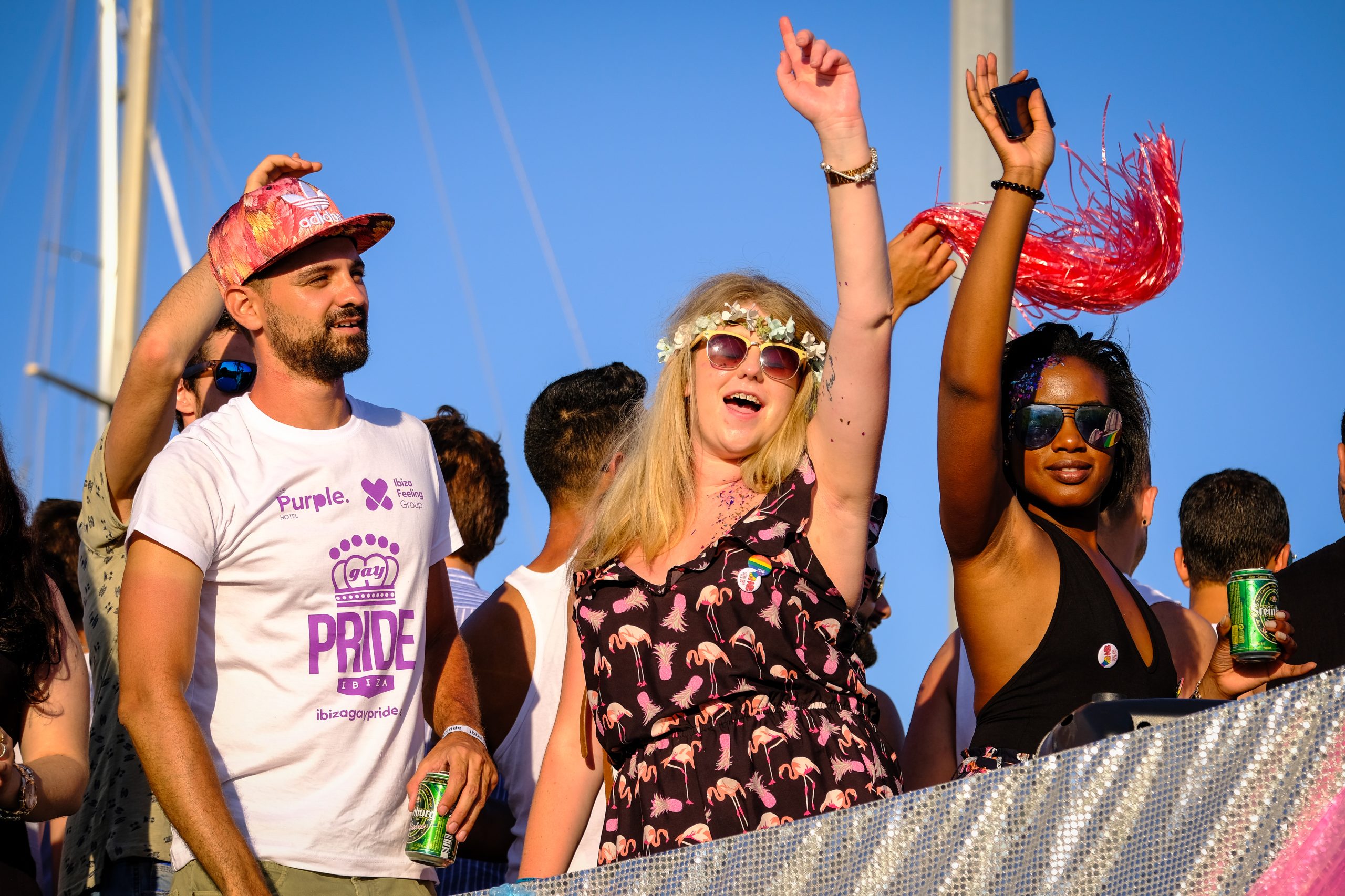 Marcha Ibiza Gay Pride. Tercera edición de este evento reivindicativo por los derechos del colectivo LGTB. Los participantes han recorrido las principales calles de la ciudad en un ambiente festivo a la par que reivindicativo portando una pancarta en la que se leía el lema del certamen de este año: ‘Ama y respeta’. La marcha se ha iniciado en la Cofradía de Pescadores del puerto de Ibiza para finalizar en un escenario situado en el martillo, en el monumento de los Corsarios del barrio de la Marina. Aquí el director del festival y presidente de la Asociación LGTB de Ibiza, Antonio Balibrea, y la vicepresidenta del Consell de Ibiza, Marta Díaz, han leído el manifiesto.