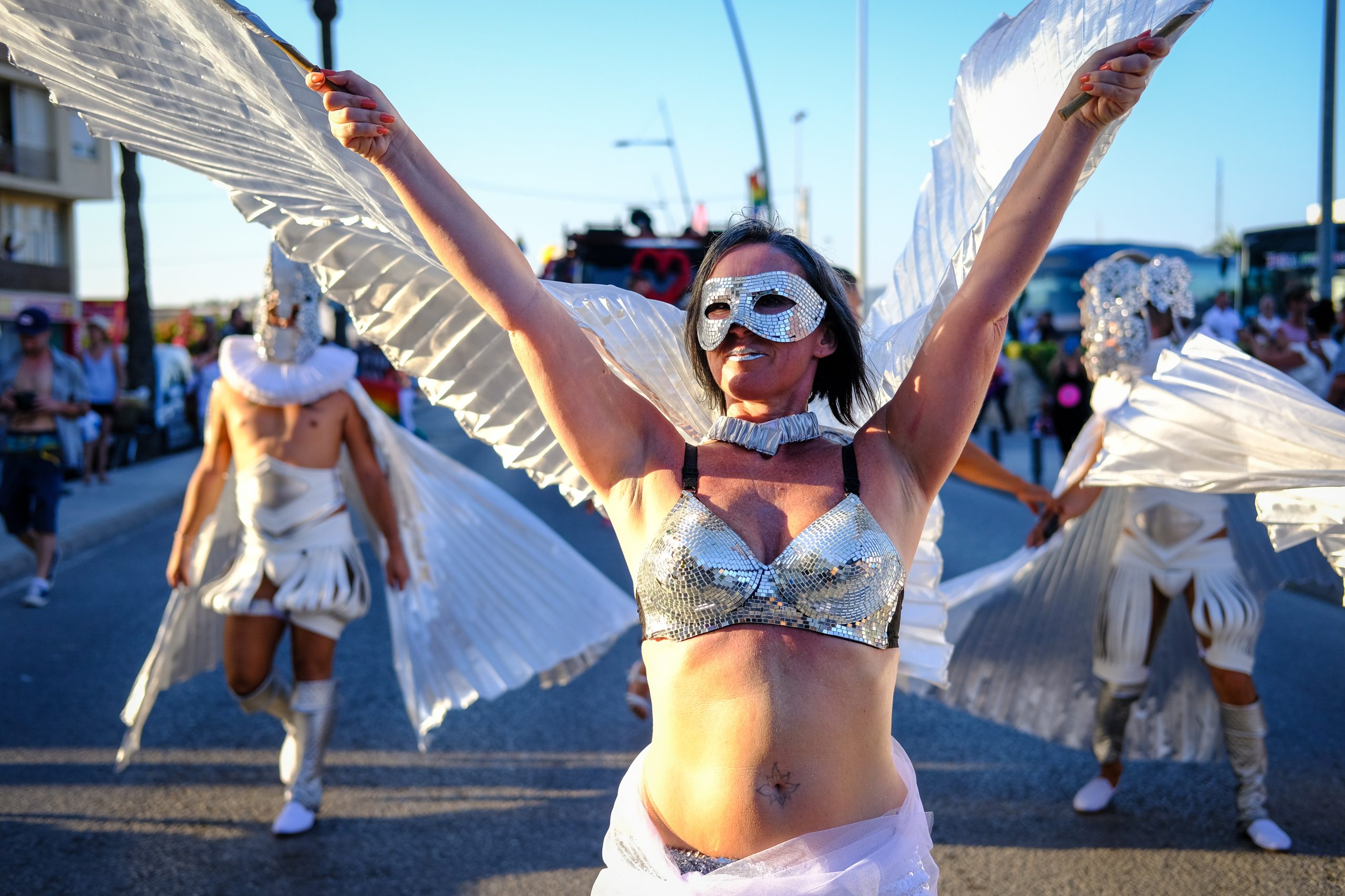 Marcha Ibiza Gay Pride. Tercera edición de este evento reivindicativo por los derechos del colectivo LGTB. Los participantes han recorrido las principales calles de la ciudad en un ambiente festivo a la par que reivindicativo portando una pancarta en la que se leía el lema del certamen de este año: ‘Ama y respeta’. La marcha se ha iniciado en la Cofradía de Pescadores del puerto de Ibiza para finalizar en un escenario situado en el martillo, en el monumento de los Corsarios del barrio de la Marina. Aquí el director del festival y presidente de la Asociación LGTB de Ibiza, Antonio Balibrea, y la vicepresidenta del Consell de Ibiza, Marta Díaz, han leído el manifiesto.