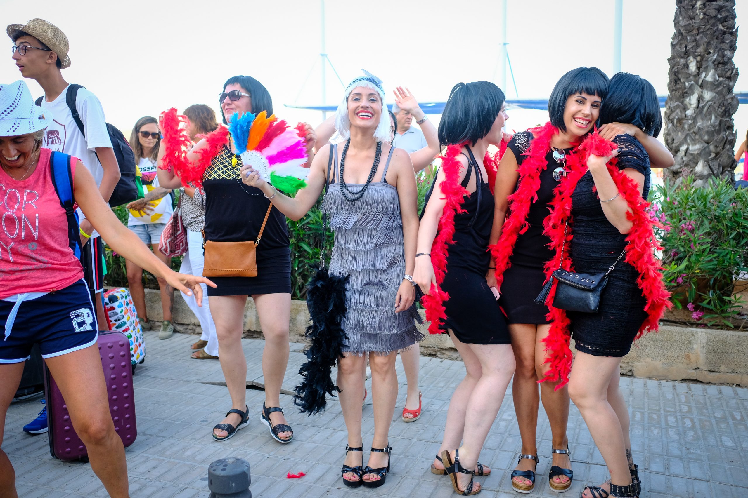 Marcha Ibiza Gay Pride. Tercera edición de este evento reivindicativo por los derechos del colectivo LGTB. Los participantes han recorrido las principales calles de la ciudad en un ambiente festivo a la par que reivindicativo portando una pancarta en la que se leía el lema del certamen de este año: ‘Ama y respeta’. La marcha se ha iniciado en la Cofradía de Pescadores del puerto de Ibiza para finalizar en un escenario situado en el martillo, en el monumento de los Corsarios del barrio de la Marina. Aquí el director del festival y presidente de la Asociación LGTB de Ibiza, Antonio Balibrea, y la vicepresidenta del Consell de Ibiza, Marta Díaz, han leído el manifiesto.