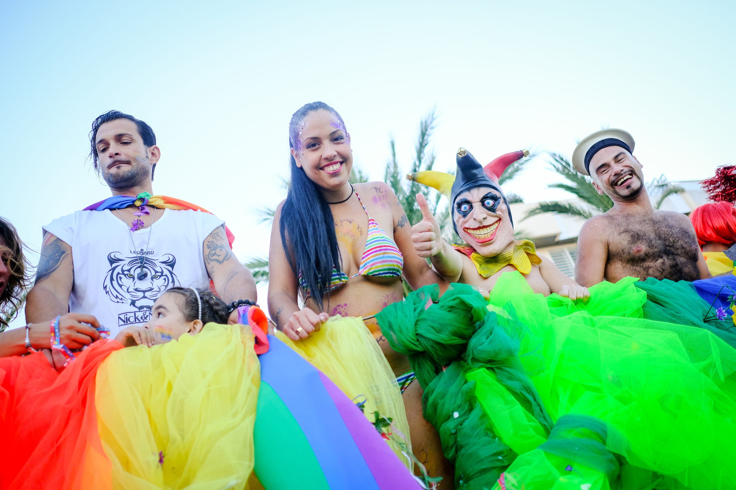 Marcha Ibiza Gay Pride. Tercera edición de este evento reivindicativo por los derechos del colectivo LGTB. Los participantes han recorrido las principales calles de la ciudad en un ambiente festivo a la par que reivindicativo portando una pancarta en la que se leía el lema del certamen de este año: ‘Ama y respeta’. La marcha se ha iniciado en la Cofradía de Pescadores del puerto de Ibiza para finalizar en un escenario situado en el martillo, en el monumento de los Corsarios del barrio de la Marina. Aquí el director del festival y presidente de la Asociación LGTB de Ibiza, Antonio Balibrea, y la vicepresidenta del Consell de Ibiza, Marta Díaz, han leído el manifiesto.