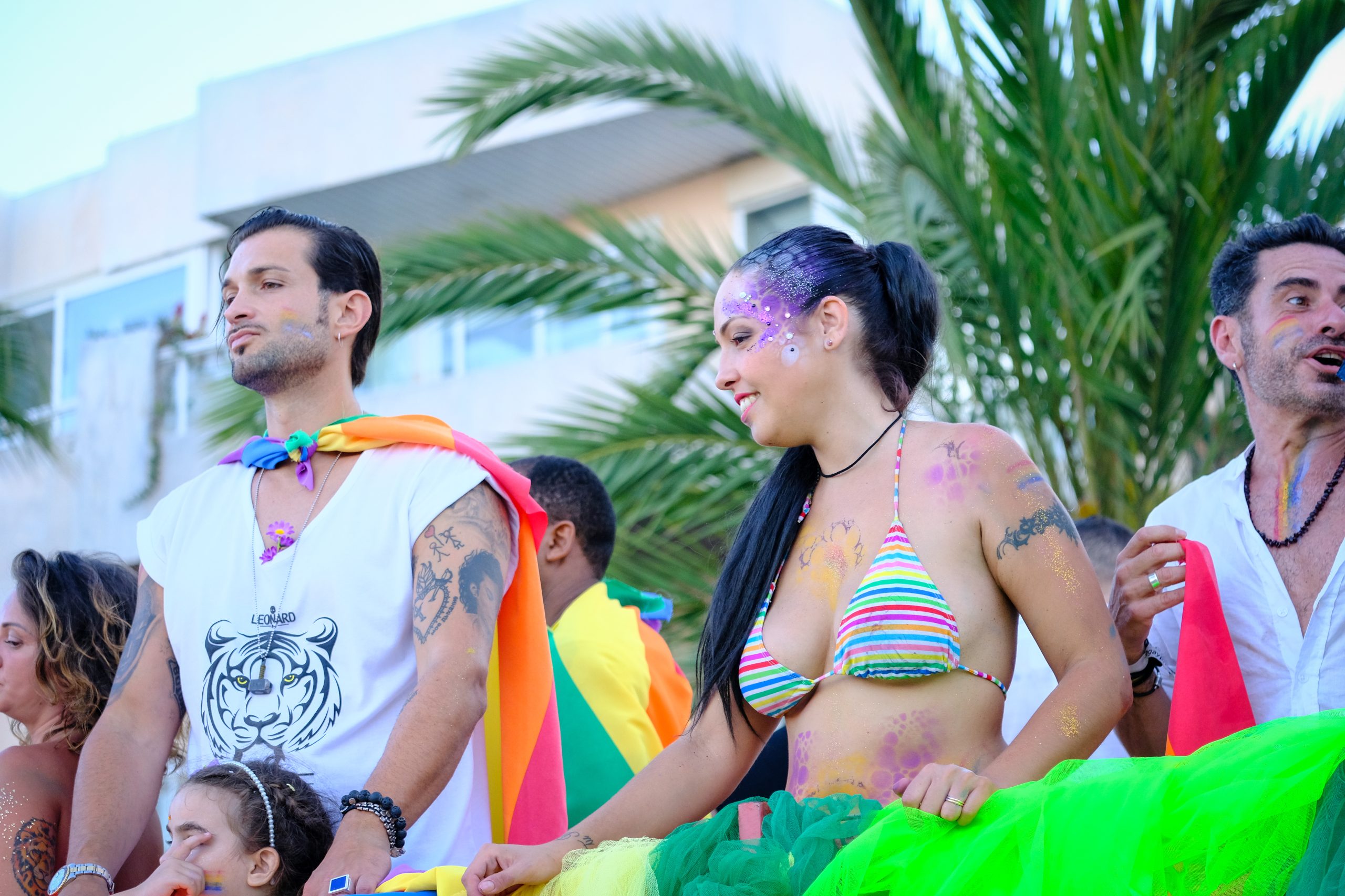 Marcha Ibiza Gay Pride. Tercera edición de este evento reivindicativo por los derechos del colectivo LGTB. Los participantes han recorrido las principales calles de la ciudad en un ambiente festivo a la par que reivindicativo portando una pancarta en la que se leía el lema del certamen de este año: ‘Ama y respeta’. La marcha se ha iniciado en la Cofradía de Pescadores del puerto de Ibiza para finalizar en un escenario situado en el martillo, en el monumento de los Corsarios del barrio de la Marina. Aquí el director del festival y presidente de la Asociación LGTB de Ibiza, Antonio Balibrea, y la vicepresidenta del Consell de Ibiza, Marta Díaz, han leído el manifiesto.