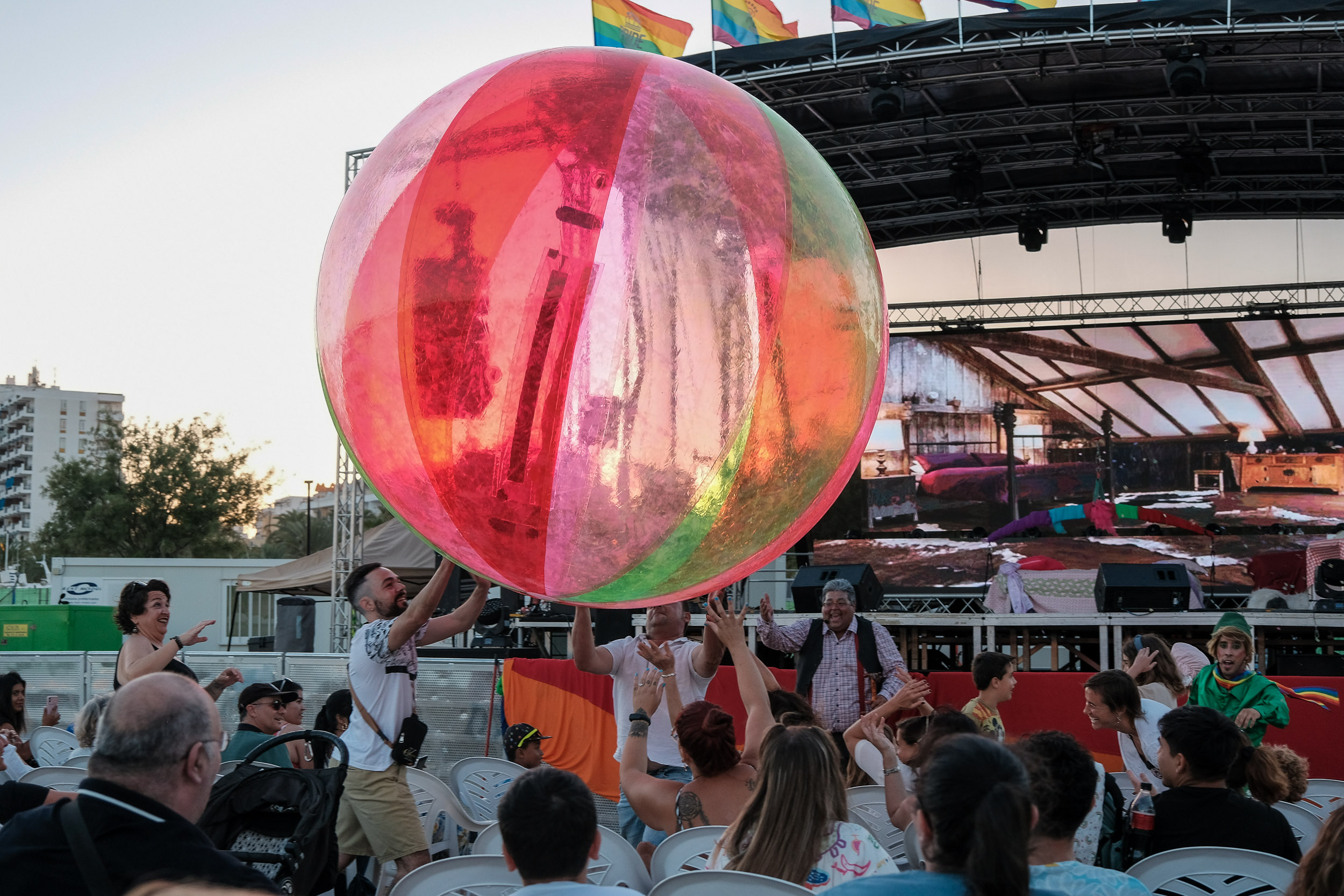 ICONOS. Teatro 'La casa del abuelo', de Acrobati-K