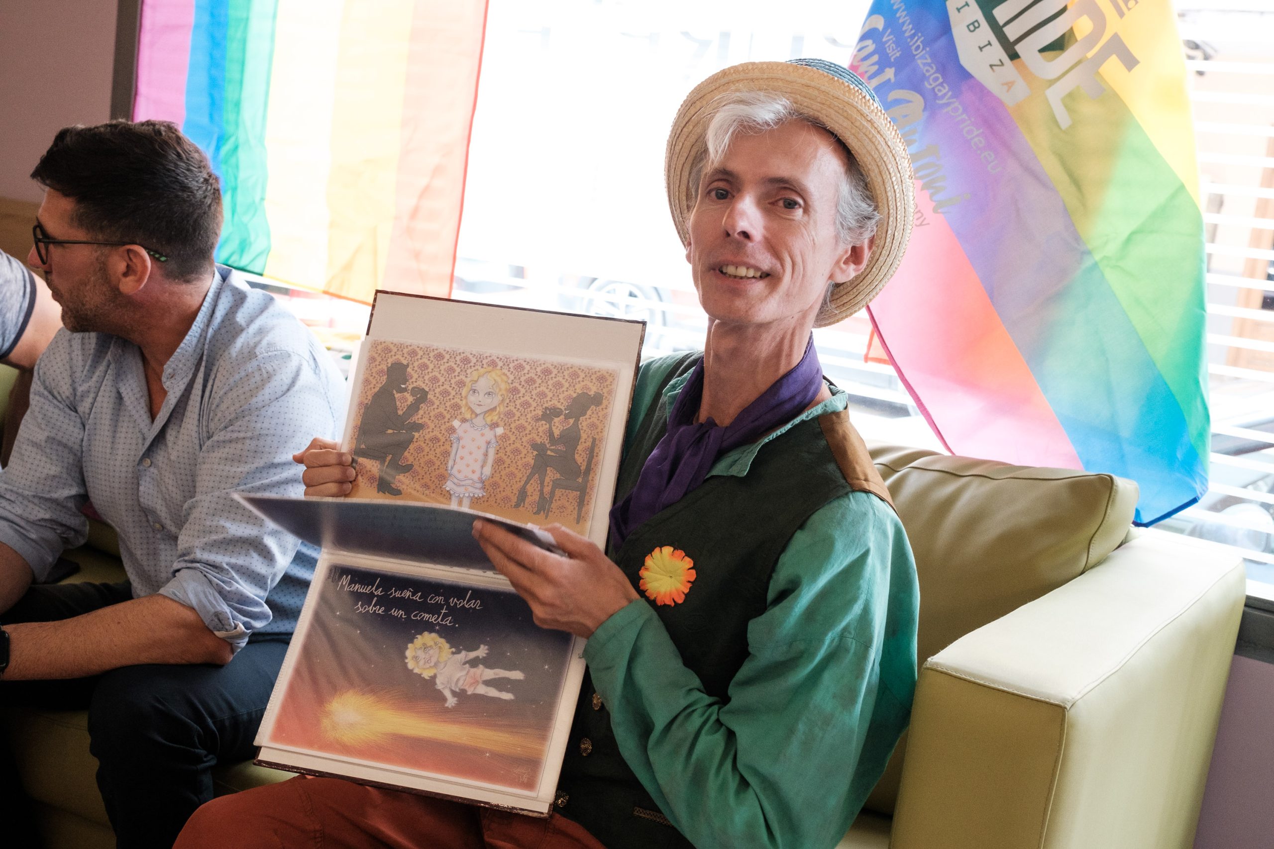 Ibiza Pride. Presentación ICONOS, Hotel Purple, Sant Antoni. Prsentan Antonio Balibrea, director de Ibiza Pride y Miquel Tur, concejal de Turismo del Ayuntamiento de Sant Antoni, acompañados por Gianluca Melisse, director de Purple Hotel y Rafarelius, auntor del libro ilustrado Manuela.