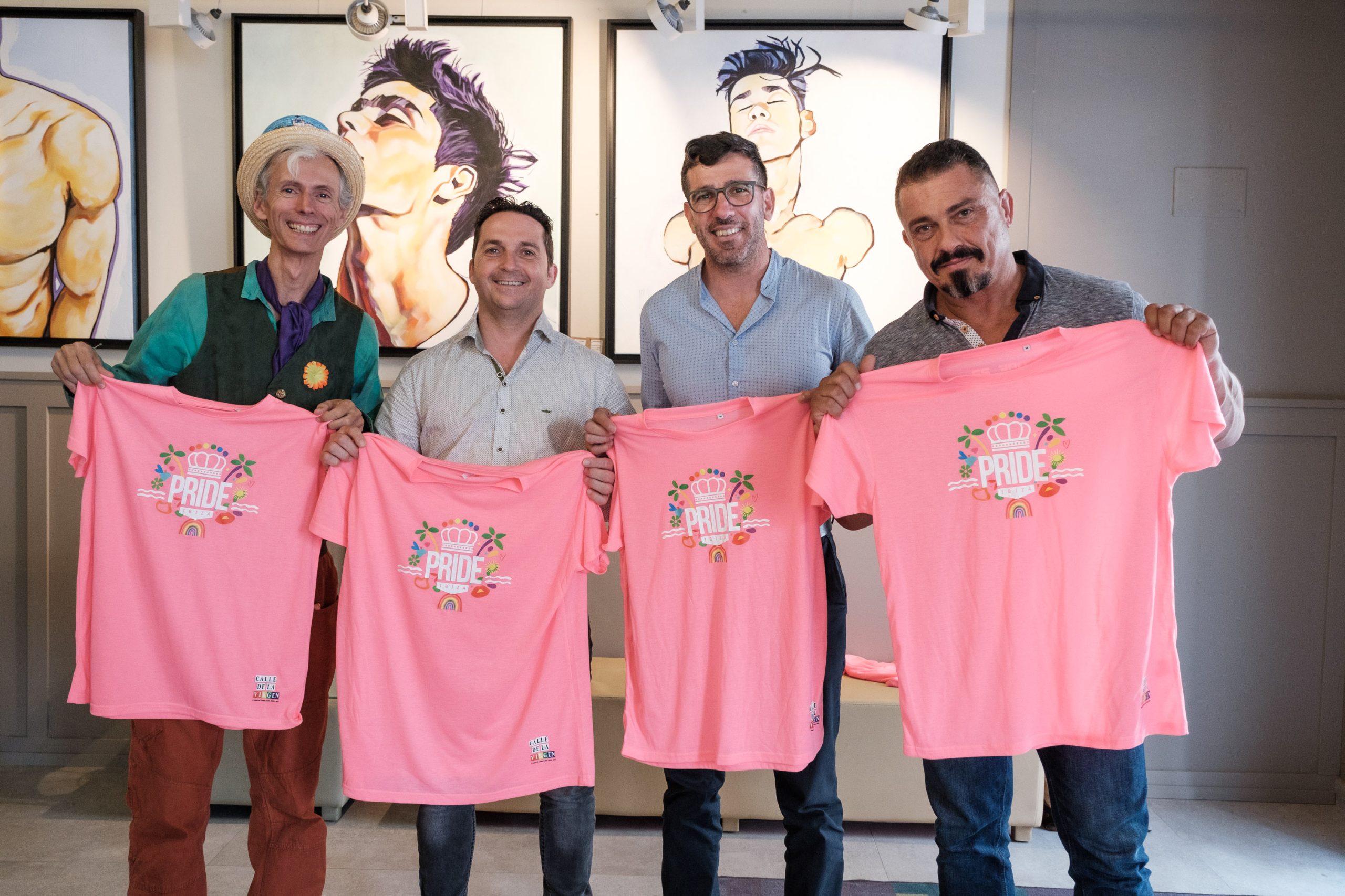 Ibiza Pride. Presentación ICONOS, Hotel Purple, Sant Antoni. Prsentan Antonio Balibrea, director de Ibiza Pride y Miquel Tur, concejal de Turismo del Ayuntamiento de Sant Antoni, acompañados por Gianluca Melisse, director de Purple Hotel y Rafarelius, auntor del libro ilustrado Manuela.