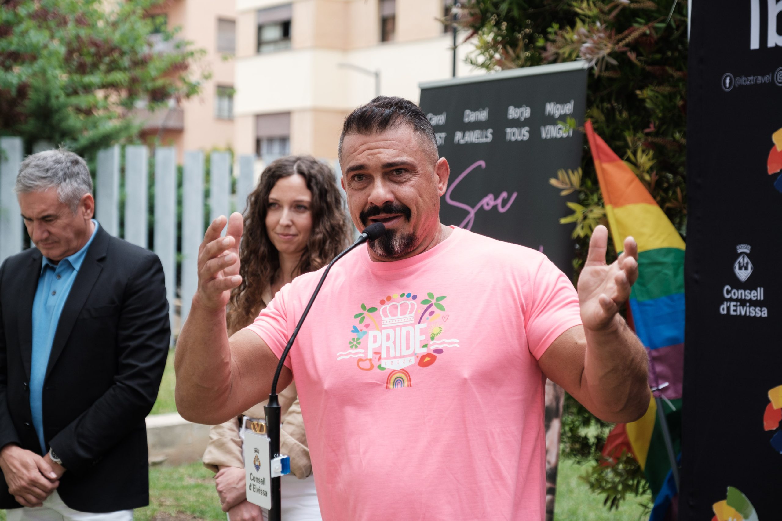 Presentación Ibiza Pride 2023.
Participan Anotnio Balibrea, director de Ibiza Pride, Juan Miguel Costa, director insular de Promoción Turística; Rosa Rubio, regidora de Turismo en funciones del Ayuntamiento de Ibiza; Eva María Prats Costa, regidora de Hacienda en funciones del ayuntamiento de Sant Antoni y Eduardo Sánchez, regidor de Turismo en funciones de Sant Josep de Sa Talaia..
Jardines del Consell insular de Ibiza.