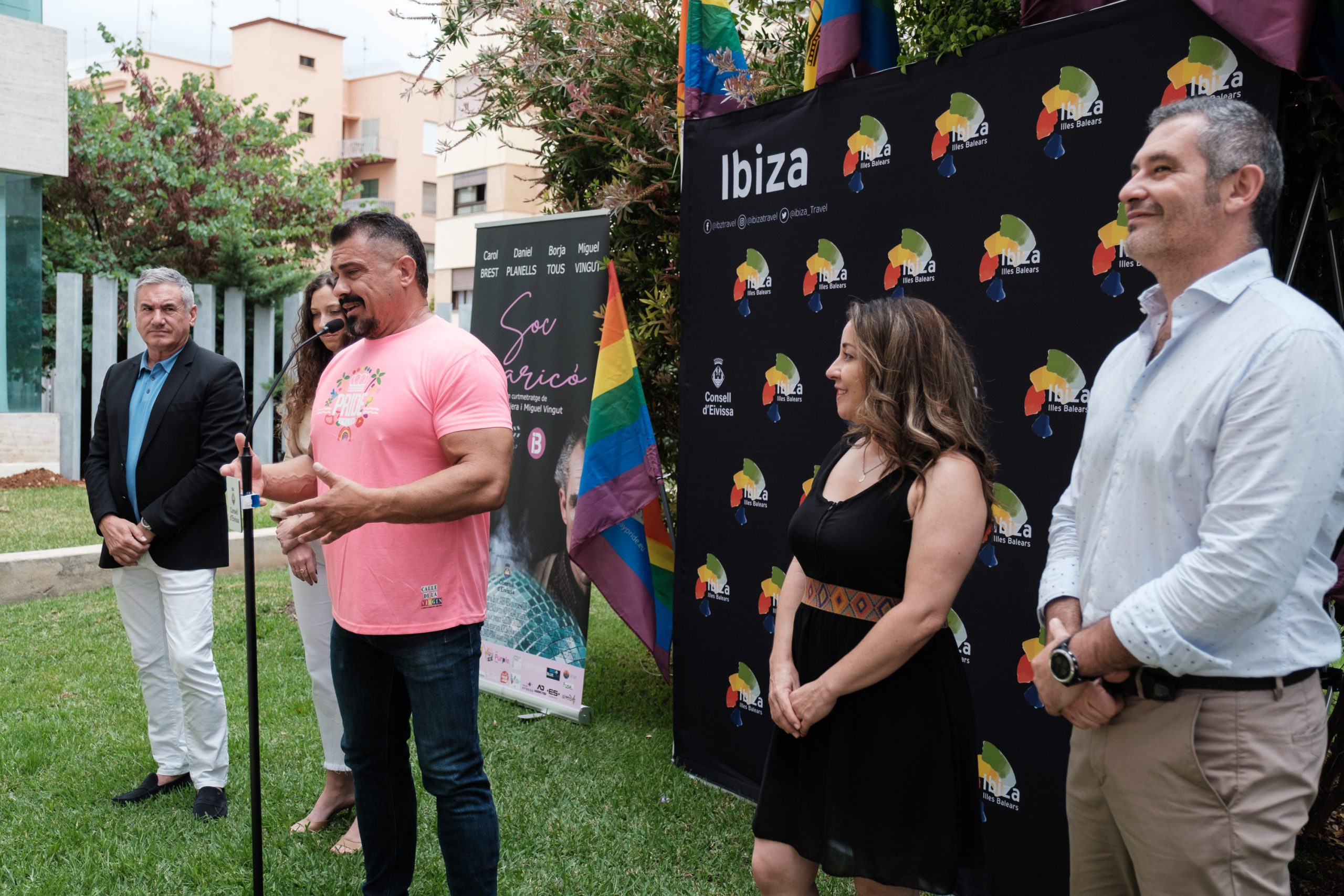 Presentación Ibiza Pride 2023.
Participan Anotnio Balibrea, director de Ibiza Pride, Juan Miguel Costa, director insular de Promoción Turística; Rosa Rubio, regidora de Turismo en funciones del Ayuntamiento de Ibiza; Eva María Prats Costa, regidora de Hacienda en funciones del ayuntamiento de Sant Antoni y Eduardo Sánchez, regidor de Turismo en funciones de Sant Josep de Sa Talaia..
Jardines del Consell insular de Ibiza.