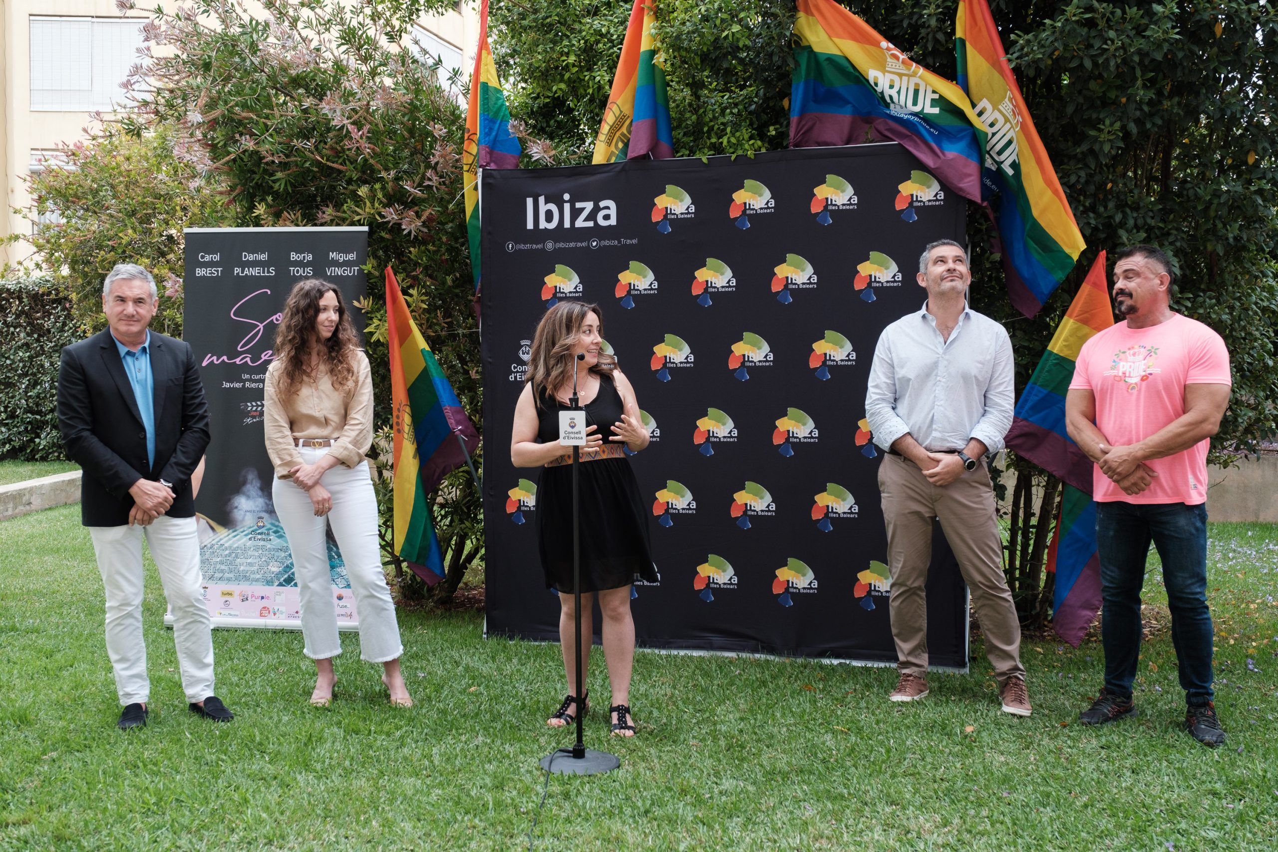 Presentación Ibiza Pride 2023.
Participan Anotnio Balibrea, director de Ibiza Pride, Juan Miguel Costa, director insular de Promoción Turística; Rosa Rubio, regidora de Turismo en funciones del Ayuntamiento de Ibiza; Eva María Prats Costa, regidora de Hacienda en funciones del ayuntamiento de Sant Antoni y Eduardo Sánchez, regidor de Turismo en funciones de Sant Josep de Sa Talaia..
Jardines del Consell insular de Ibiza.