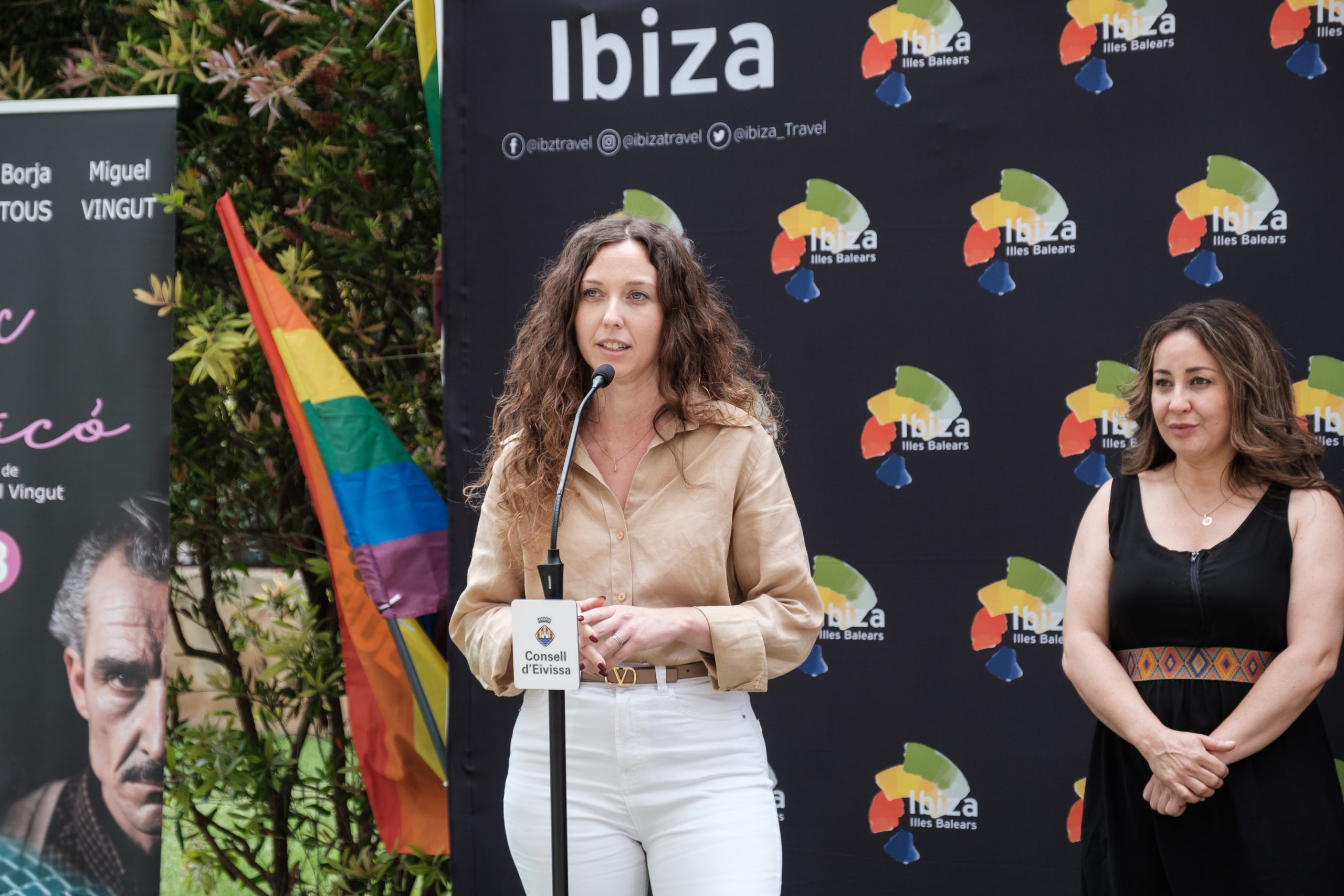 Presentación Ibiza Pride 2023.
Participan Anotnio Balibrea, director de Ibiza Pride, Juan Miguel Costa, director insular de Promoción Turística; Rosa Rubio, regidora de Turismo en funciones del Ayuntamiento de Ibiza; Eva María Prats Costa, regidora de Hacienda en funciones del ayuntamiento de Sant Antoni y Eduardo Sánchez, regidor de Turismo en funciones de Sant Josep de Sa Talaia..
Jardines del Consell insular de Ibiza.