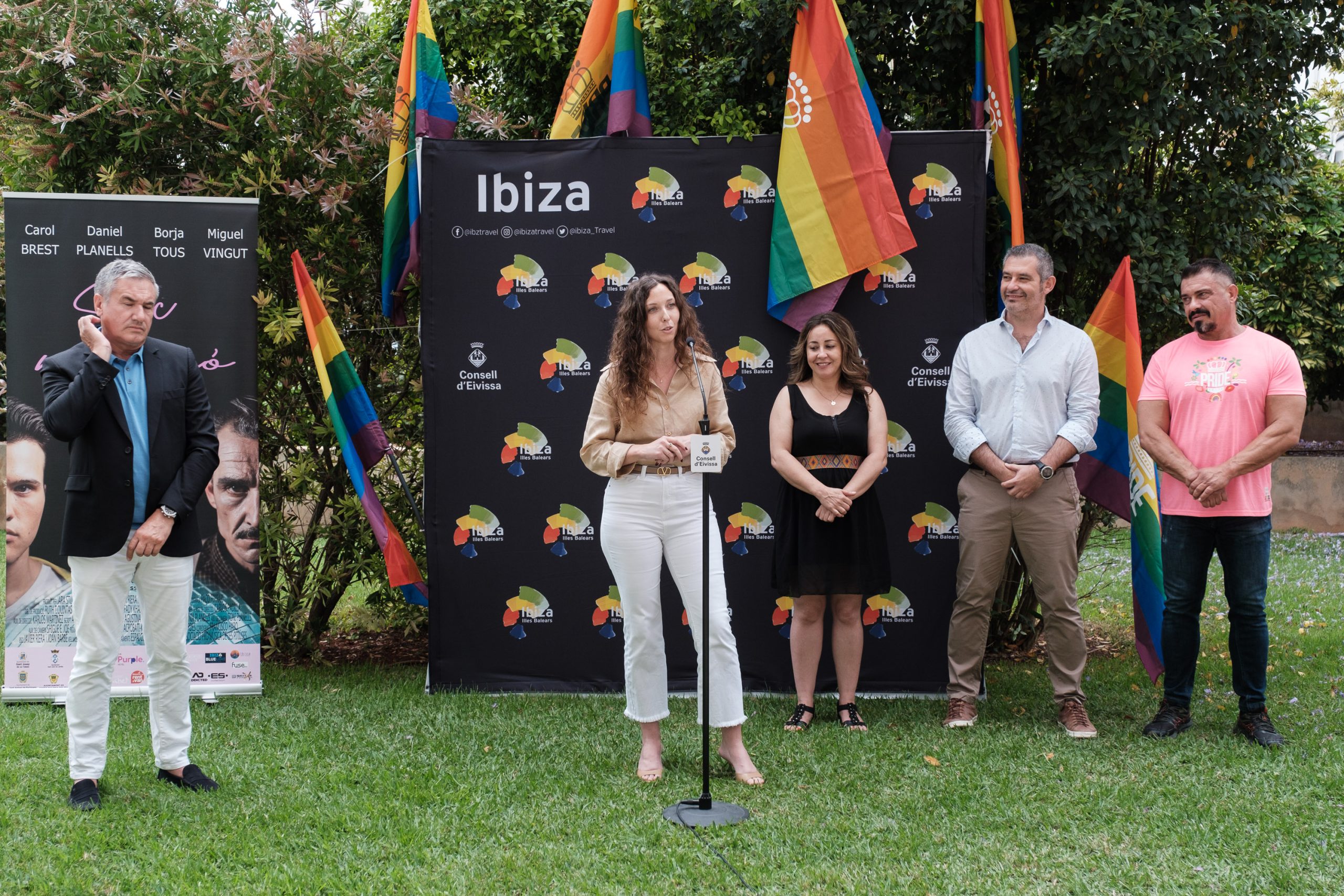 Presentación Ibiza Pride 2023.
Participan Anotnio Balibrea, director de Ibiza Pride, Juan Miguel Costa, director insular de Promoción Turística; Rosa Rubio, regidora de Turismo en funciones del Ayuntamiento de Ibiza; Eva María Prats Costa, regidora de Hacienda en funciones del ayuntamiento de Sant Antoni y Eduardo Sánchez, regidor de Turismo en funciones de Sant Josep de Sa Talaia..
Jardines del Consell insular de Ibiza.