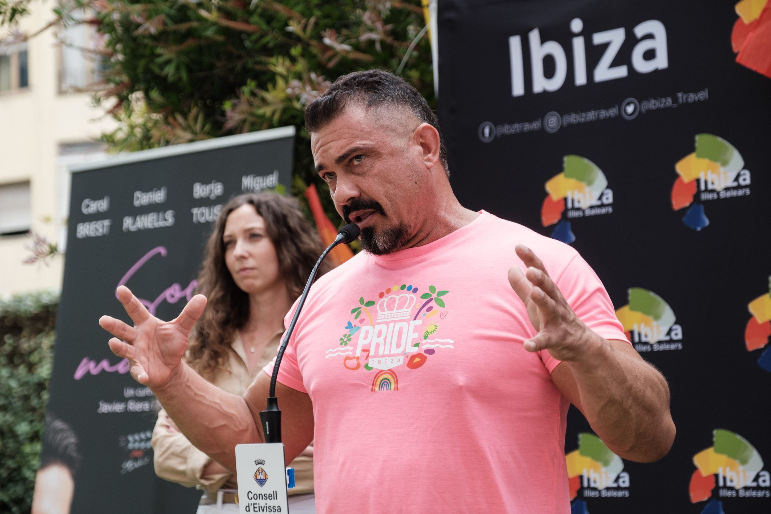 Presentación Ibiza Pride 2023.
Participan Anotnio Balibrea, director de Ibiza Pride, Juan Miguel Costa, director insular de Promoción Turística; Rosa Rubio, regidora de Turismo en funciones del Ayuntamiento de Ibiza; Eva María Prats Costa, regidora de Hacienda en funciones del ayuntamiento de Sant Antoni y Eduardo Sánchez, regidor de Turismo en funciones de Sant Josep de Sa Talaia..
Jardines del Consell insular de Ibiza.