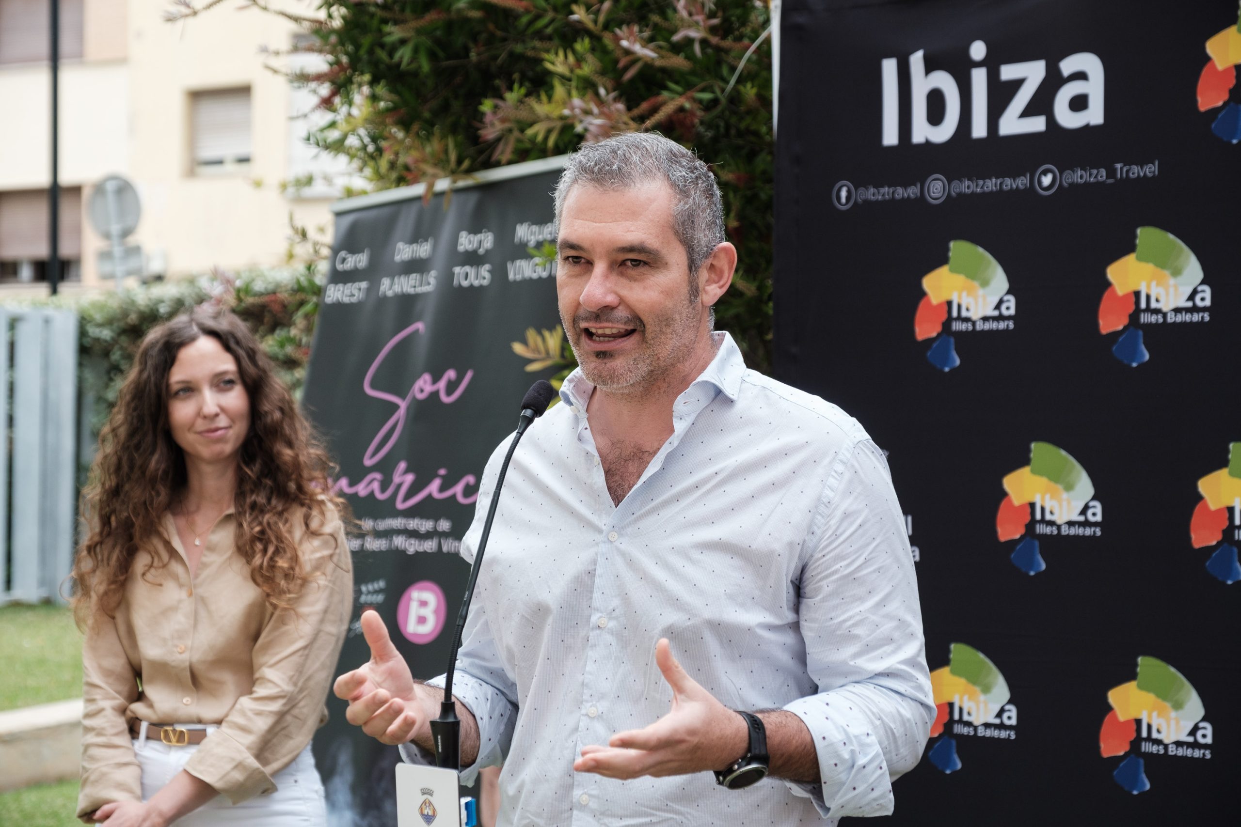 Presentación Ibiza Pride 2023.
Participan Anotnio Balibrea, director de Ibiza Pride, Juan Miguel Costa, director insular de Promoción Turística; Rosa Rubio, regidora de Turismo en funciones del Ayuntamiento de Ibiza; Eva María Prats Costa, regidora de Hacienda en funciones del ayuntamiento de Sant Antoni y Eduardo Sánchez, regidor de Turismo en funciones de Sant Josep de Sa Talaia..
Jardines del Consell insular de Ibiza.