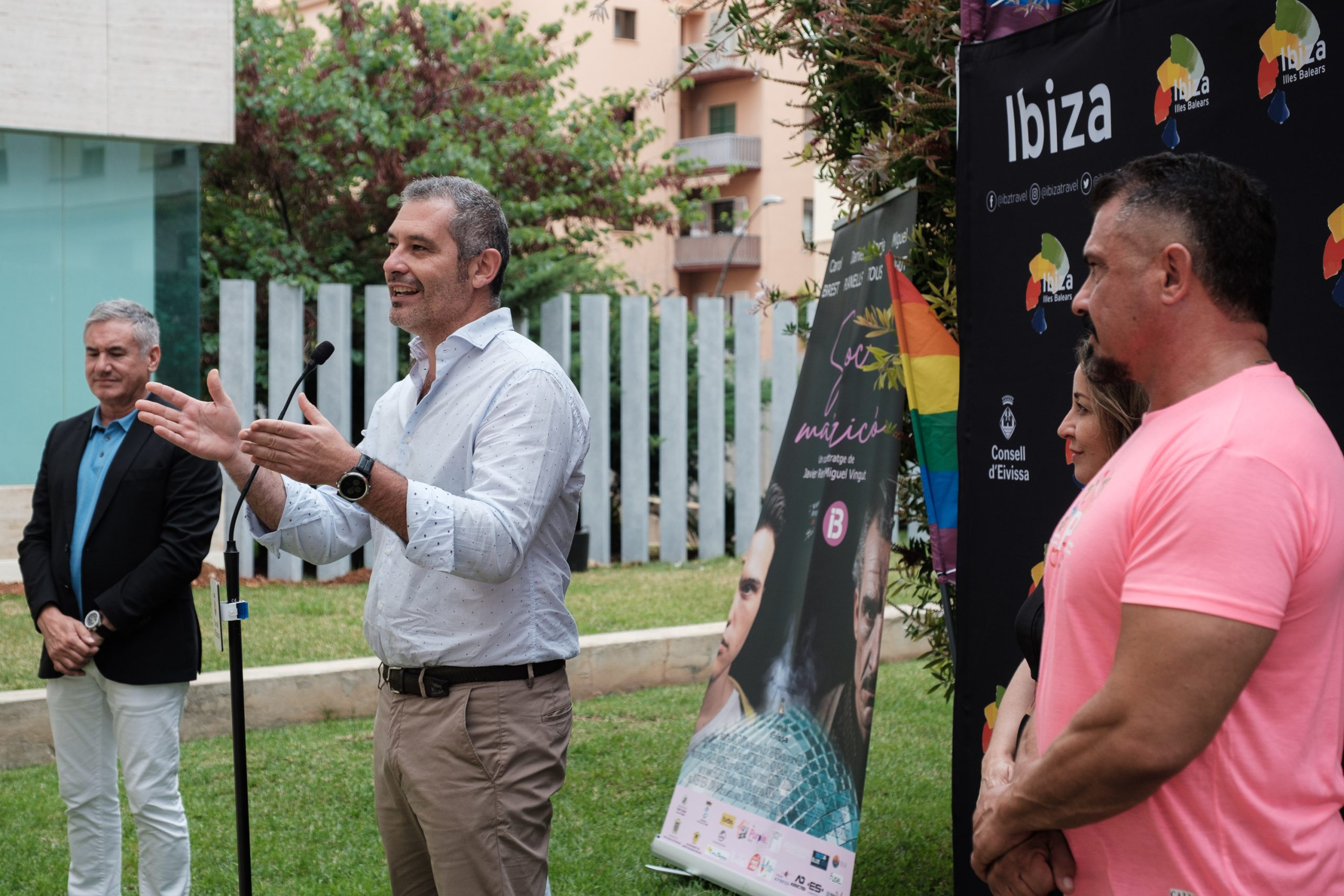 Presentación Ibiza Pride 2023.
Participan Anotnio Balibrea, director de Ibiza Pride, Juan Miguel Costa, director insular de Promoción Turística; Rosa Rubio, regidora de Turismo en funciones del Ayuntamiento de Ibiza; Eva María Prats Costa, regidora de Hacienda en funciones del ayuntamiento de Sant Antoni y Eduardo Sánchez, regidor de Turismo en funciones de Sant Josep de Sa Talaia..
Jardines del Consell insular de Ibiza.