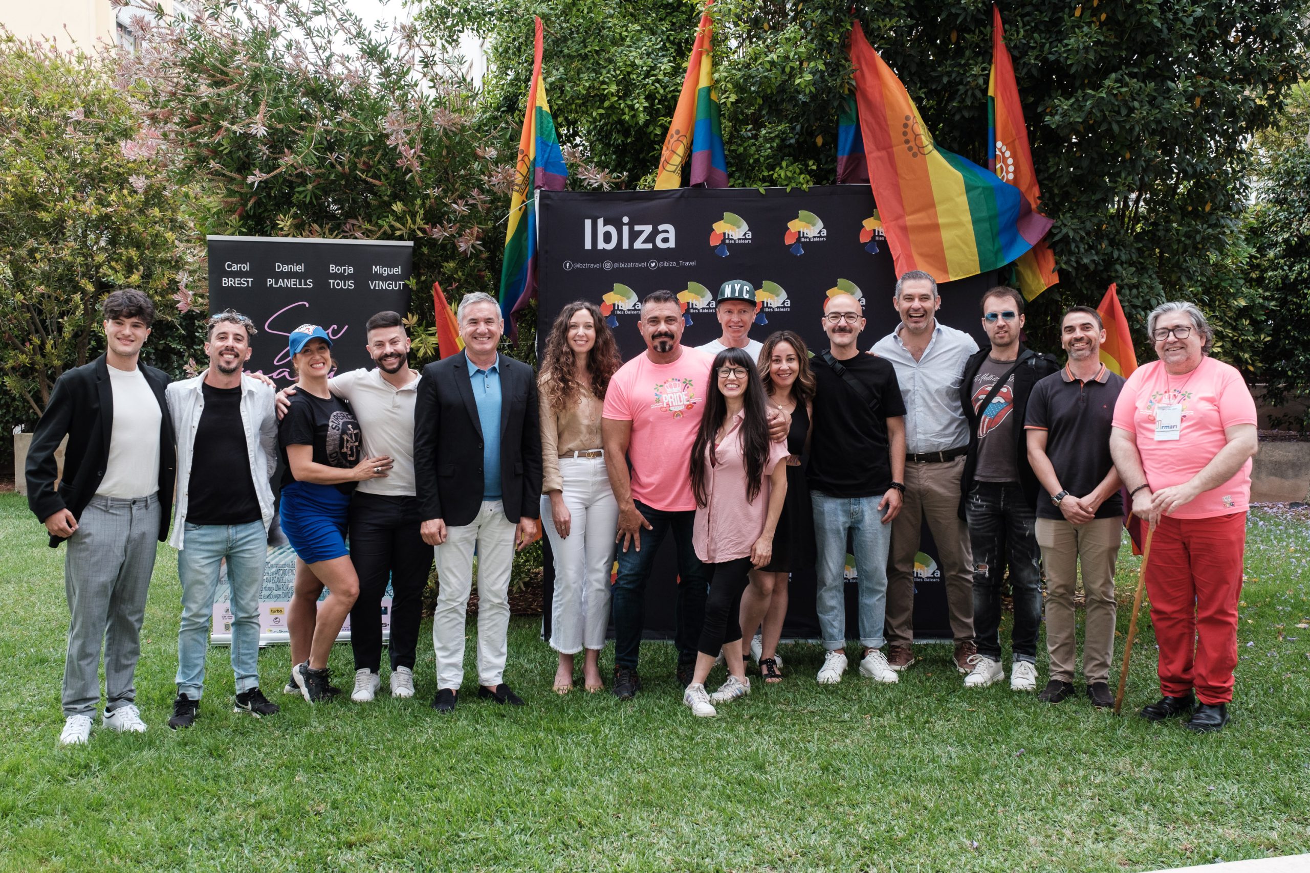 Presentación Ibiza Pride 2023.
Participan Anotnio Balibrea, director de Ibiza Pride, Juan Miguel Costa, director insular de Promoción Turística; Rosa Rubio, regidora de Turismo en funciones del Ayuntamiento de Ibiza; Eva María Prats Costa, regidora de Hacienda en funciones del ayuntamiento de Sant Antoni y Eduardo Sánchez, regidor de Turismo en funciones de Sant Josep de Sa Talaia..
Jardines del Consell insular de Ibiza.