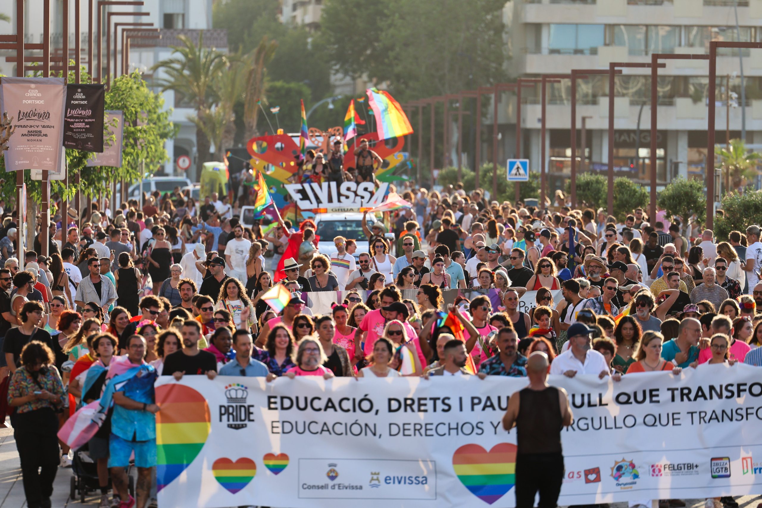 IBIZA. PRIDE PARADE. ORGULLO.