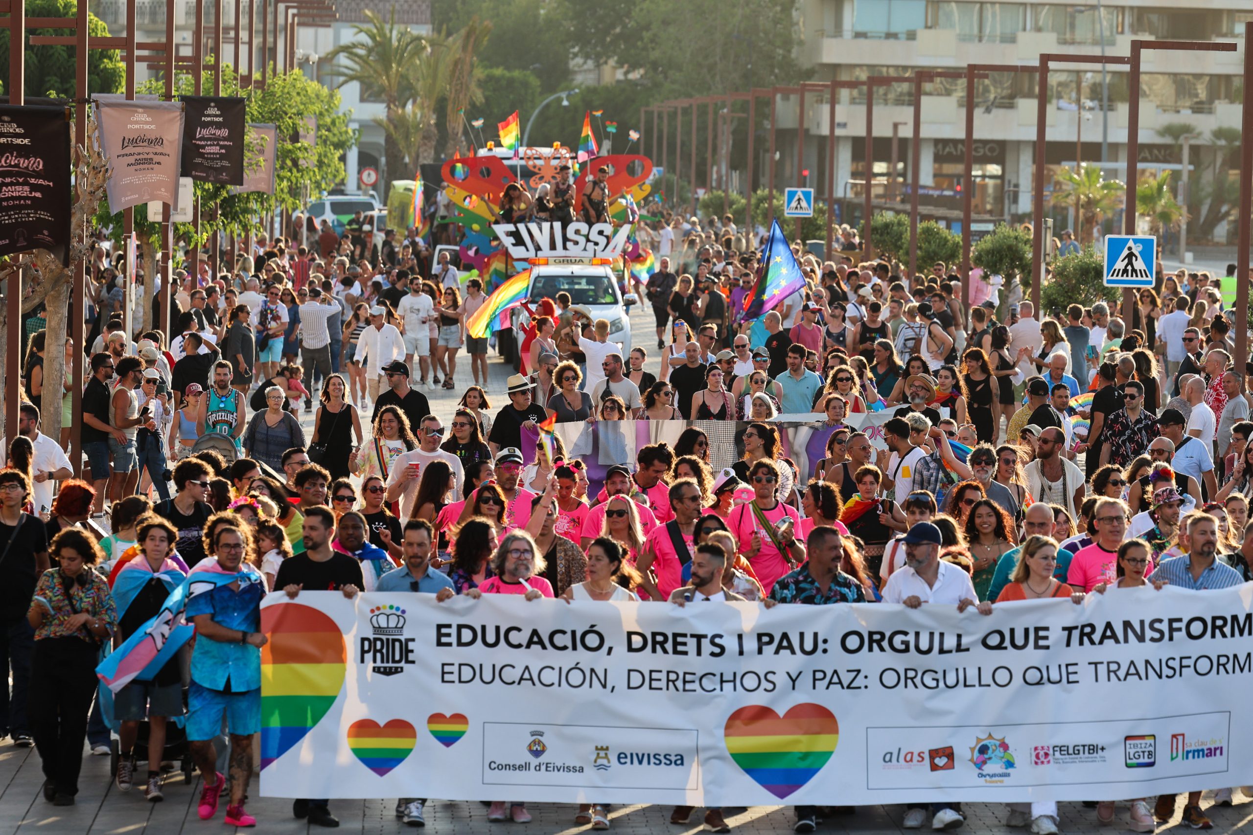 IBIZA. PRIDE PARADE. ORGULLO.