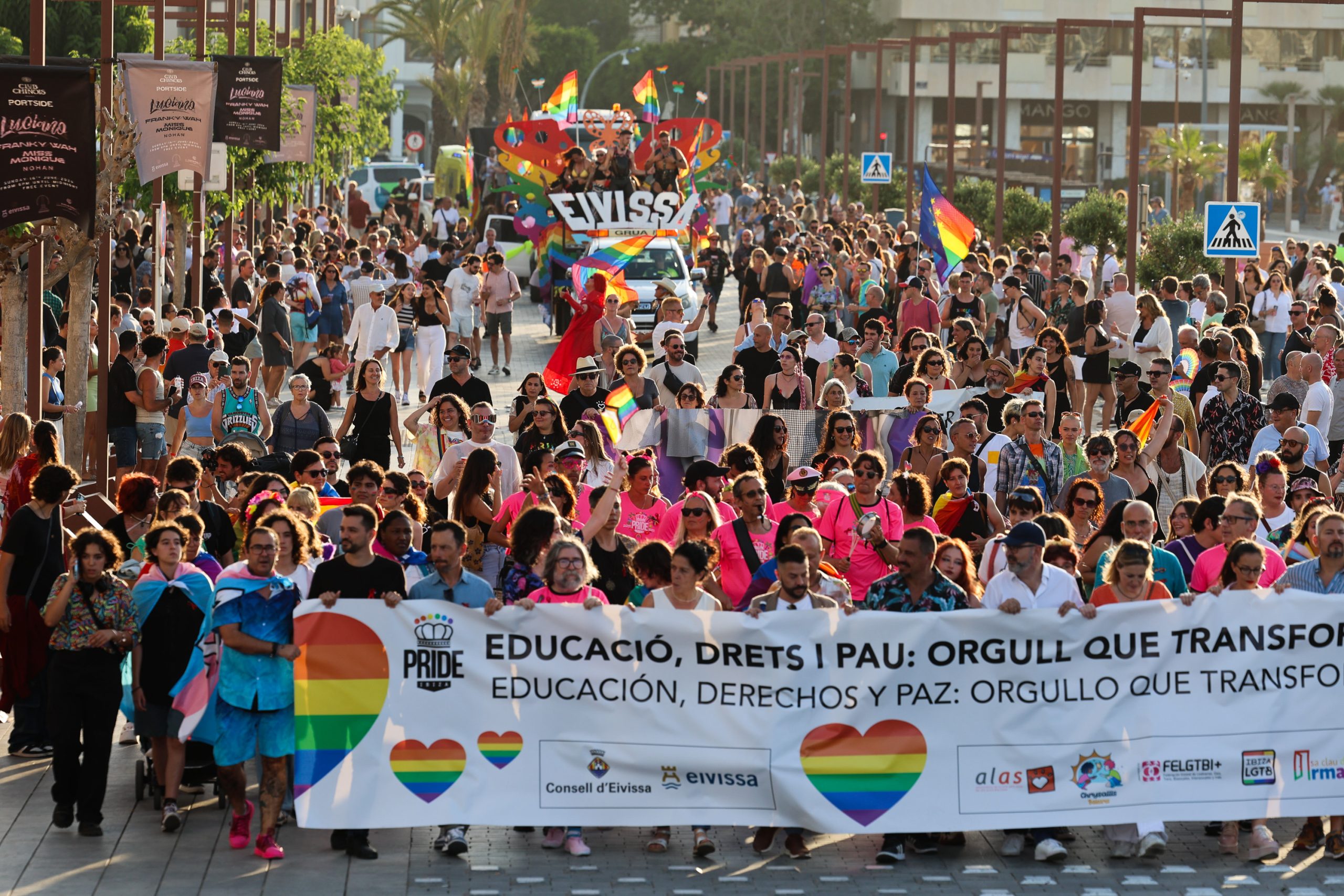 IBIZA. PRIDE PARADE. ORGULLO.