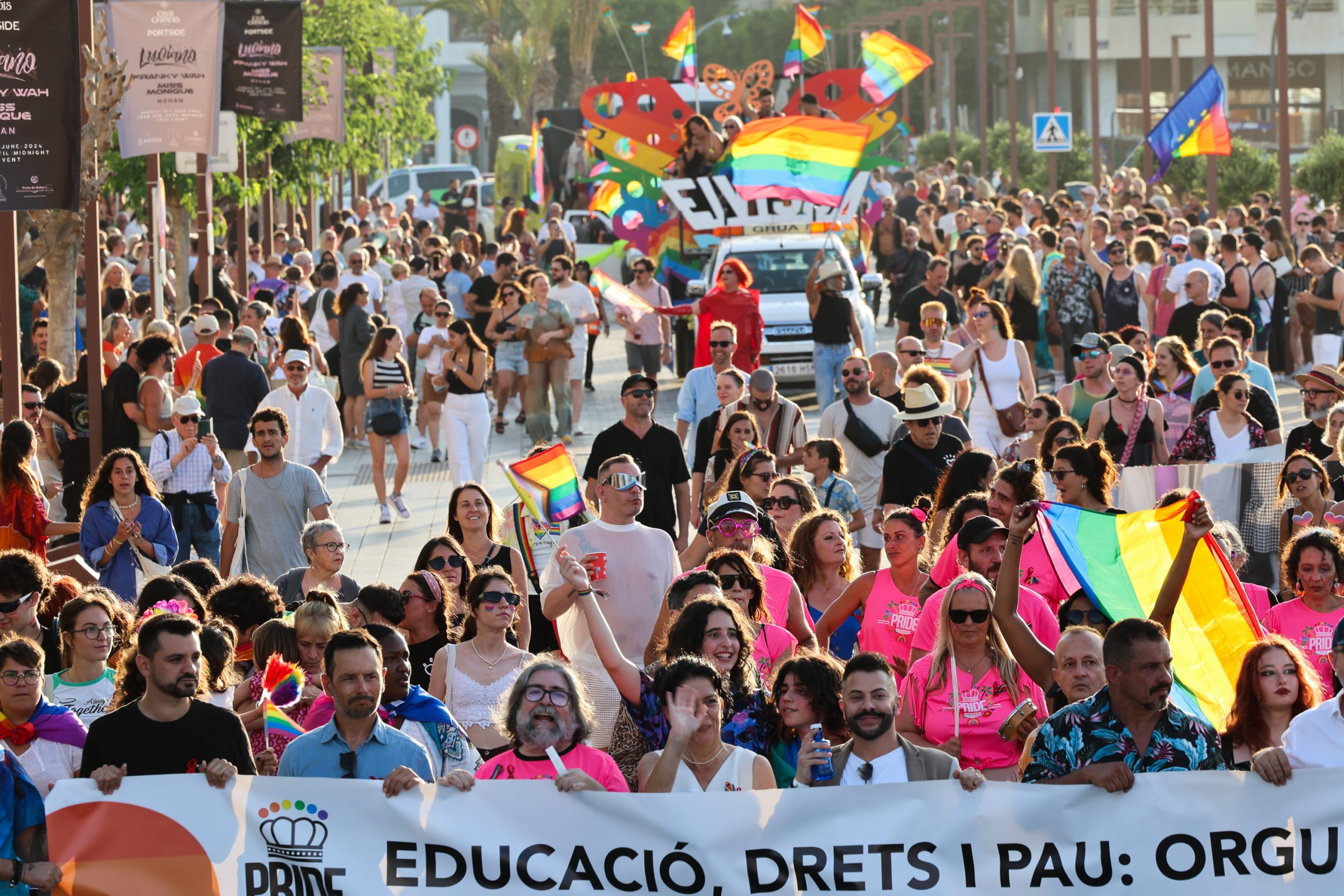 IBIZA. PRIDE PARADE. ORGULLO.